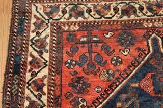 natural colour 19th century Qashqai rug Clean hand wash size 1.07cm x 1.07cm                    