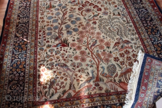 Wonderful carpet natural colors with Birds,patternet as you can see in the picture Clean hand washed. size 2,75cm x 1.80cm             