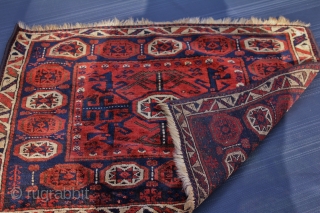 Wonderful Antique baluch Bagface . natural colors . good condition . finely woven .
not washed yet . silky wool . original piece . size 0.60cm x 0.75cm      