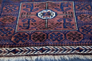 Antique baluch Bagface natural colors 19th century.see the photos for the condition.
size.0.64cm x 0.79cm                   