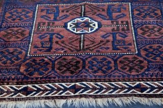 Antique baluch Bagface natural colors 19th century.see the photos for the condition.
size.0.64cm x 0.79cm                   