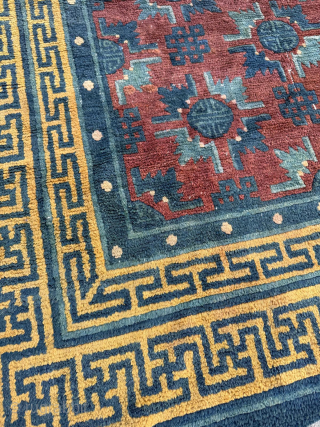 Late 19th century Chinese Rug. Size 132 x 180 cm. Please send me direct mail.
emreaydin10@icloud.com
Instagram - @emreaydinrug