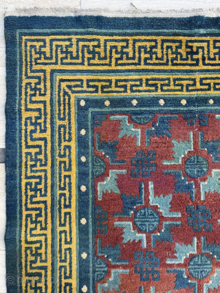 Late 19th century Chinese Rug. Size 132 x 180 cm. Please send me direct mail.
emreaydin10@icloud.com
Instagram - @emreaydinrug
