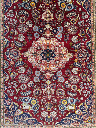 Turkish Kayseri Silk Carpet. Circa 1970. Great condition. Size 126 x 176 cm.
Please send me directly mail.
emreaydin10@icloud.com
0090 + 544 374 10 98           