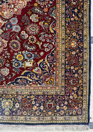 Turkish Kayseri Silk Carpet. Circa 1970. Great condition. Size 126 x 176 cm.
Please send me directly mail.
emreaydin10@icloud.com
0090 + 544 374 10 98           