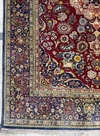 Turkish Kayseri Silk Carpet. Circa 1970. Great condition. Size 126 x 176 cm.
Please send me directly mail.
emreaydin10@icloud.com
0090 + 544 374 10 98           