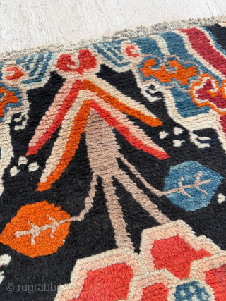 Late 19th century Tibetian Rug, Size 86 x 160 cm. Please send me direct mail.
emreaydin10@icloud.com
Instagram - @emreaydinrug