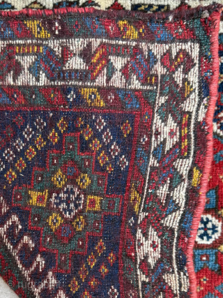 Late of the 19th century Persian Qhasqai Bagface. Size 52 x 66 cm.
Please send me direct mail.

emreaydin10@icloud.com

Instagram - @emreaydinrug
              