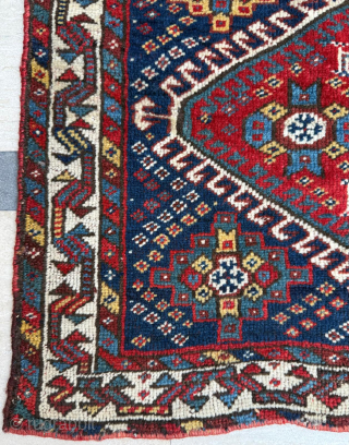 Late of the 19th century Persian Qhasqai Bagface. Size 52 x 66 cm.
Please send me direct mail.

emreaydin10@icloud.com

Instagram - @emreaydinrug
              