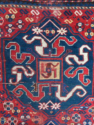 Late of the 19th century Cloudband rug.
Size 141 x 216 cm. 
Please send me direct mail.

emreaydin10@icloud.com

Instagram - @emreaydinrug               