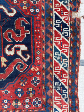 Late of the 19th century Cloudband rug.
Size 141 x 216 cm. 
Please send me direct mail.

emreaydin10@icloud.com

Instagram - @emreaydinrug               