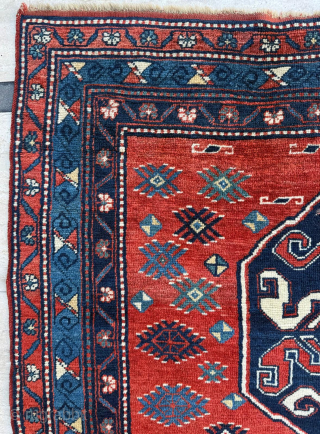 Antique Caucasian Cloudband Rug 
Circa 1870 
Size 120 x 152 cm.
Please send me direct mail.

emreaydin10@icloud.com

Instagram - @emreaydinrug                