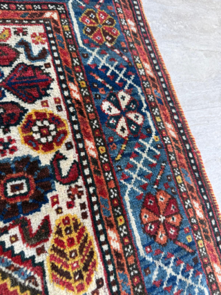 Late of the 19th century Khamse Rug 
Size 111 x 136 cm.
Please send me direct mail.

emreaydin10@icloud.com

Instagram - @emreaydinrug               