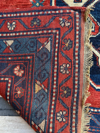 Antique Caucasian Cloudband Rug 
Circa 1870 
Size 120 x 152 cm.
Please send me direct mail.

emreaydin10@icloud.com

Instagram - @emreaydinrug                
