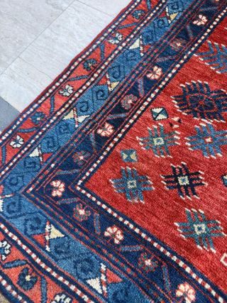 Antique Caucasian Cloudband Rug 
Circa 1870 
Size 120 x 152 cm.
Please send me direct mail.

emreaydin10@icloud.com

Instagram - @emreaydinrug                