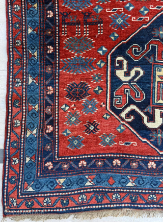 Antique Caucasian Cloudband Rug 
Circa 1870 
Size 120 x 152 cm.
Please send me direct mail.

emreaydin10@icloud.com

Instagram - @emreaydinrug                
