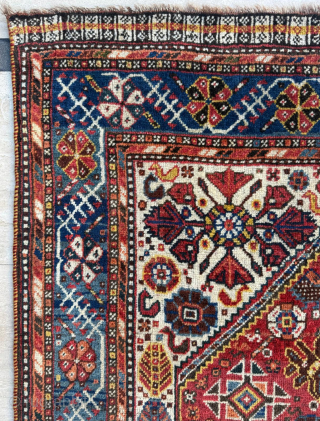 Late of the 19th century Khamse Rug 
Size 111 x 136 cm.
Please send me direct mail.

emreaydin10@icloud.com

Instagram - @emreaydinrug               