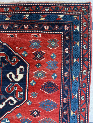 Antique Caucasian Cloudband Rug 
Circa 1870 
Size 120 x 152 cm.
Please send me direct mail.

emreaydin10@icloud.com

Instagram - @emreaydinrug                