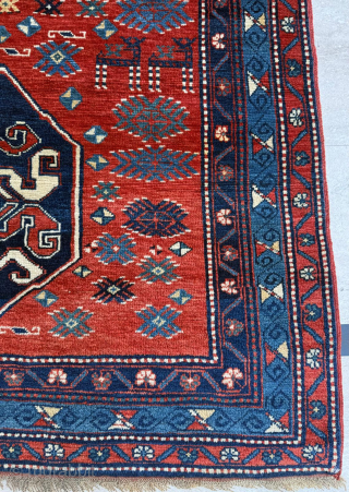 Antique Caucasian Cloudband Rug 
Circa 1870 
Size 120 x 152 cm.
Please send me direct mail.

emreaydin10@icloud.com

Instagram - @emreaydinrug                