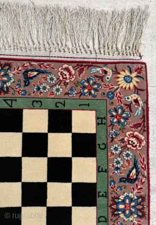 Small Isfahan Rug. It has a beautiful chessboard design, great condition and fine quality. 10 X 10 Quality. 
Size: 53 x 53 cm.

Please send me direct mail

emreaydin10@icloud.com      