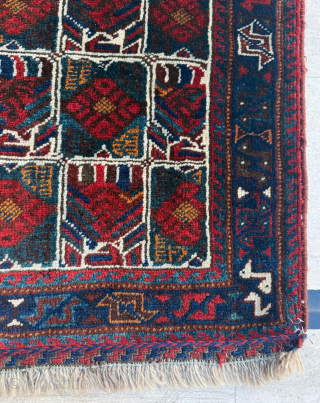 Late 19th century Persian Afshar Bag, size 75 x 75 cm. Please send me direct mail.

emreaydin10@icloud.com

Instagram - @emreaydinrug               