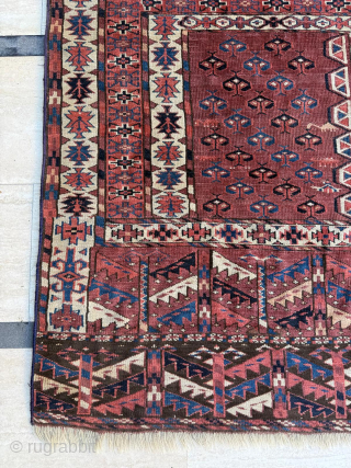 Mid 19th Century Yomud Engsi , size 140 x 170 cm. Please send me direct mail.
emreaydin10@icloud.com
Instagram - @emreaydinrug