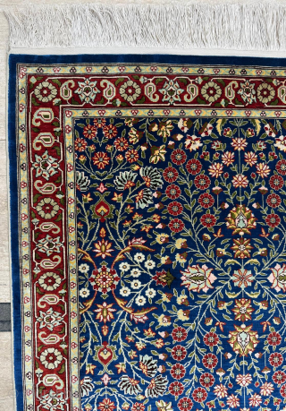 Mid 20th century Pure Silk Kayseri Rug. Great condition. Size 75 x 112 cm. Please send me direct mail.
emreaydin10@icloud.com
Instagram - @emreaydinrug