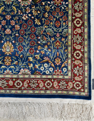 Mid 20th century Pure Silk Kayseri Rug. Great condition. Size 75 x 112 cm. Please send me direct mail.
emreaydin10@icloud.com
Instagram - @emreaydinrug