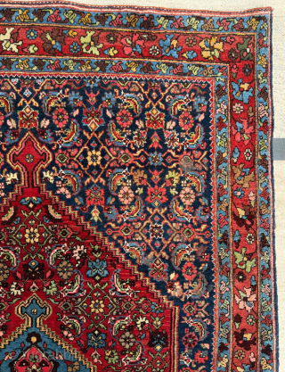 Late 19th century Persian Bidjar Rug. Great condition. Size 110 x 165 cm. 

Please send me direct mail.

emreaydin10@icloud.com

Instagram - @emreaydinrug             