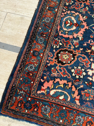 Late 19th century Persian Mahal rug. Unusual design. Has a good condition. Size 130 x 210 cm. Please send me direct mail.

emreaydin10@icloud.com

Instagram - @emreaydinrug         