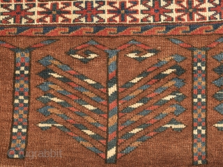 Yomut chuval complete with kilim back. Cm 127x79. Late 19th/early 20th century. Beautiful antique chuval with 4x4 Gouls field design. Secondary Gouls with cross/snow flake design in dual color combination including wonderful  ...