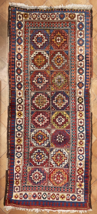 Gorgeous Shahsavan (probably Karagan area) long, but not too long carpet 290x125cm. Two columns of 8 Memling Gouls create an hypnotic pattern that glows due to the shining wool of the North  ...