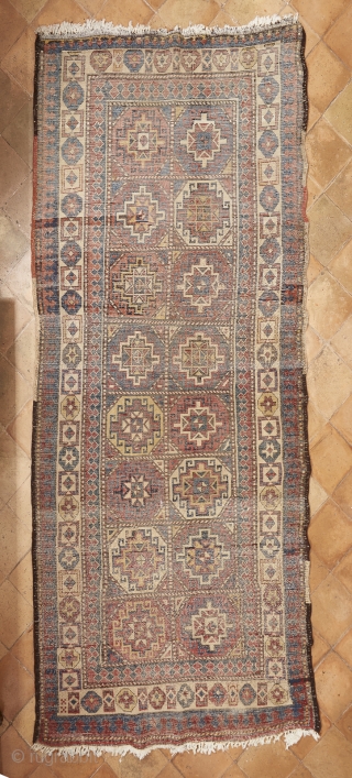 Gorgeous Shahsavan (probably Karagan area) long, but not too long carpet 290x125cm. Two columns of 8 Memling Gouls create an hypnotic pattern that glows due to the shining wool of the North  ...