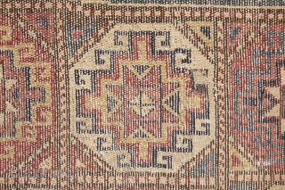 Gorgeous Shahsavan (probably Karagan area) long, but not too long carpet 290x125cm. Two columns of 8 Memling Gouls create an hypnotic pattern that glows due to the shining wool of the North  ...
