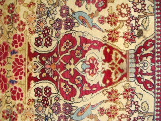 beautiful antique kerman 
140*200 good condition.
                           