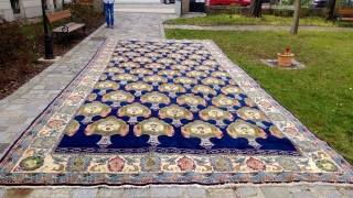 Magnificent and rare Persian Saruk with Schah-Crowns, huge size of 706 x 337 cm !!                  