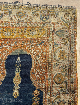 Late 19th Century Sivas Prayer Rug. Size: 117 x 154 cm                      