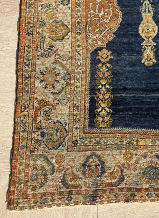 Late 19th Century Sivas Prayer Rug. Size: 117 x 154 cm                      