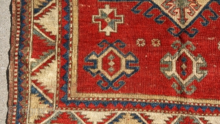 Nice looking Fachralo prayer rug low pile theres no repair sides are original.
Size 3.10x4.6                   