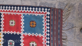 kilim gashghai south of iran 9.6 by 5.1 ft 19 century. it's made by wool and cotton (white color)              