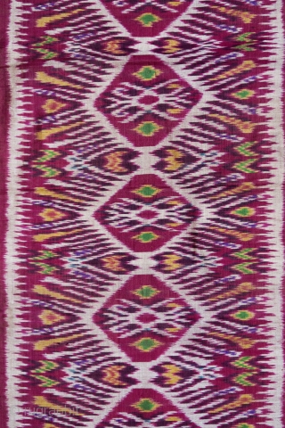 Bali | antique silk ikat body-wrapper (anteng endek)

Indonesia, Bali, Buleleng, Singaraja, c. 1930

Silk, aniline dyes, weft ikat (endek)

An early graphic silk body-wrapper (anteng), woven in the Singaraja area in the regency of  ...