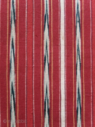 Sumatra | early 20th C Batak ceremonial textile Ulos Mangiring 

Sumatra, Batak people, Toba, Silindung; c. 1930

Commercial cotton, natural and commercial dyes, warp ikat, continuous supplementary warp weaving

A single dark rose red  ...