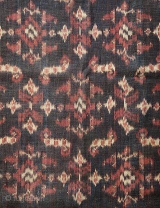 Flores sémba men’s shouldercloth

Indonesia, Flores, Ende; 1920 – 1940

Technique: Handspun cotton, natural dyes, warp ikat

This is an unusual and rare large textile made up of two long panels joined together along the  ...