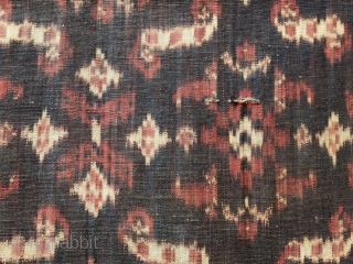 Flores sémba men’s shouldercloth

Indonesia, Flores, Ende; 1920 – 1940

Technique: Handspun cotton, natural dyes, warp ikat

This is an unusual and rare large textile made up of two long panels joined together along the  ...