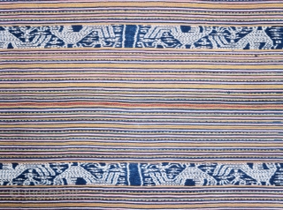 Timor | Men's cloth (beti) with ikat roosters | Indonesia

West Timor, Insana, Manufui, 1950s

Handspun cotton, natural indigo dye, warp ikat, commercial coloured thread (pinstripes), twining 

Description: An elegant vintage men’s cloth (beti)  ...