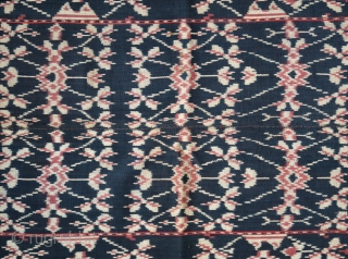 Indonesia | Early 20th C ikat tubeskirt

Pou dula nggeo no dula penis (tubeskirt with “black” And “cross” motifs)

Indonesia, Rote island, 1920s

Handspun cotton, natural dyes, warp ikat

An early tubeskirt (pou) woven on the  ...
