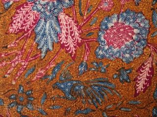 Java | Batik Waistcloth made in 3 States (Kain Panjang Batik Tiga Negeri) | Indonesia

Java, Solo / Lasem / Pekalongan, 1950s

A fine waistcloth (kain panjang) hand-drawn separately in Solo, Lasem, and Pekalongan  ...