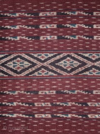 Indonesia | Early 20th C Bridewealth Ikat Tubeskirt (Kewatek Méan)

East Flores, Ili Mandiri, Bama, Lamaholot people, 1920 – 1940

Handspun cotton, natural morinda and indigo dyes, warp ikat

Woven in handspun cotton with fine  ...