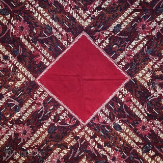Java | Mid 20th C Hand-Drawn Batik Head Cloth (Iket Kepala)

Indonesia Java, Banyumas, mid 20th century

Commercial cotton and dyes, hand-drawn batik (tulis)

A dramatic ceremonial square that contrasts the cherry red square diamond  ...