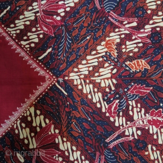 Java | Mid 20th C Hand-Drawn Batik Head Cloth (Iket Kepala)

Indonesia Java, Banyumas, mid 20th century

Commercial cotton and dyes, hand-drawn batik (tulis)

A dramatic ceremonial square that contrasts the cherry red square diamond  ...